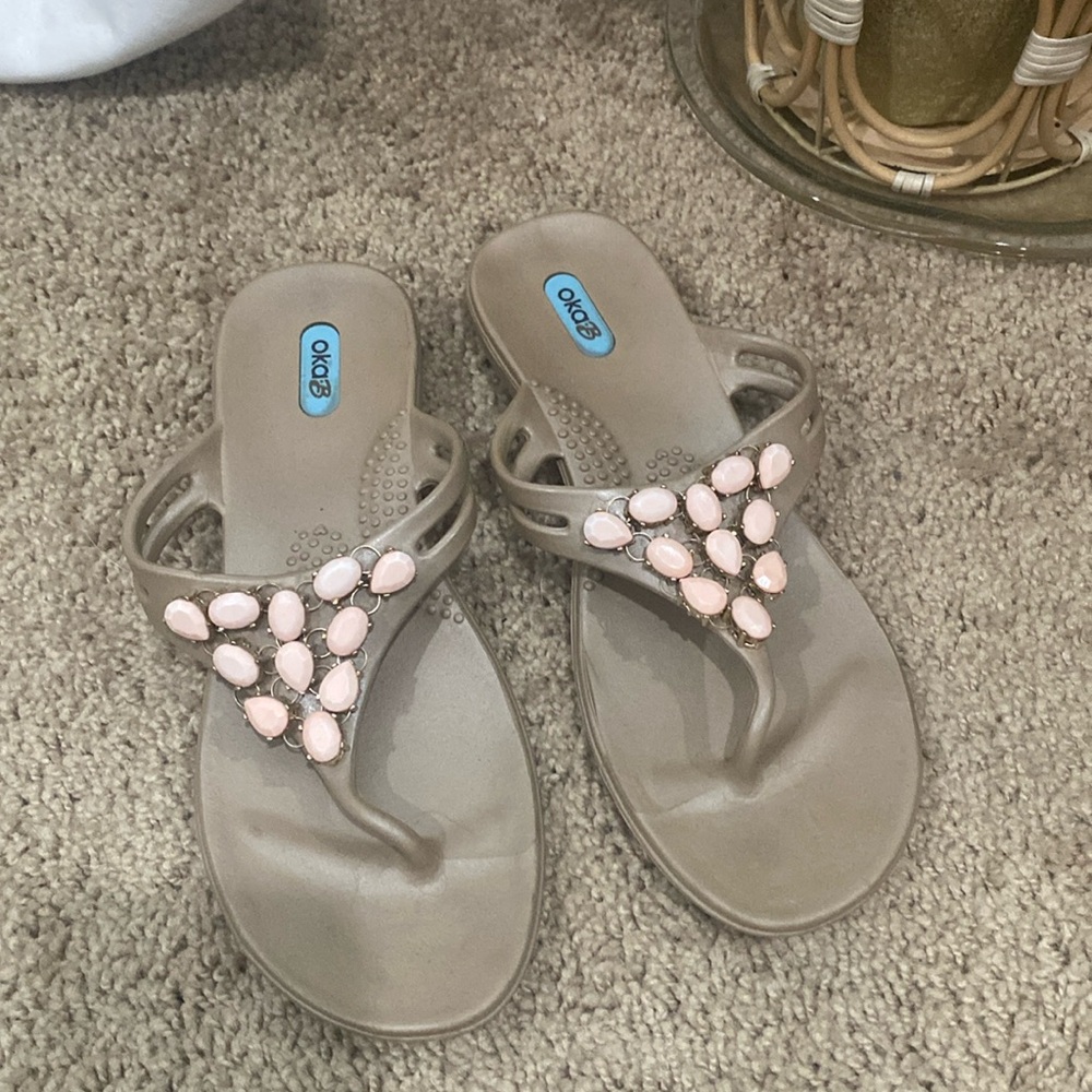 Oka-b tan sandals with pink bead detail